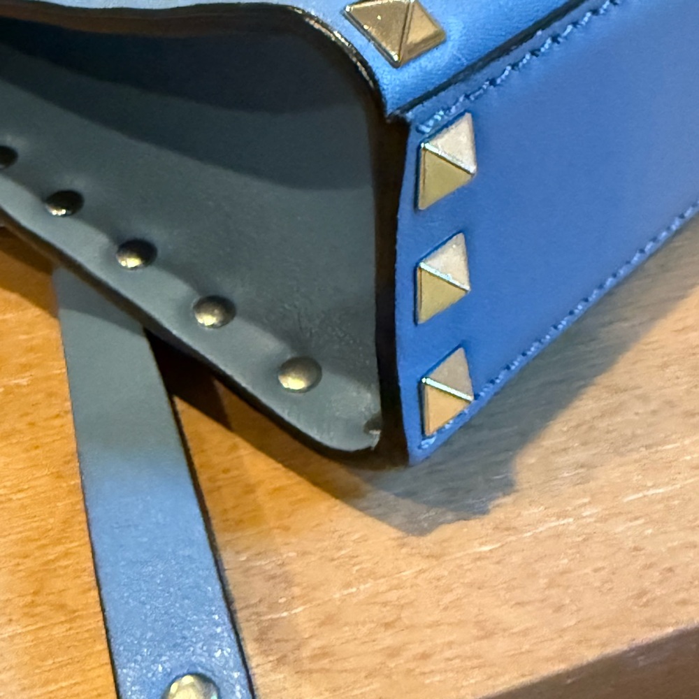 Valentino Garavani Rockstud Leather Crossbody Bag – Light Blue - Picture 9 of 14